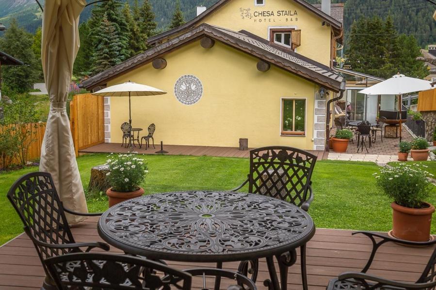 Hotel Chesa Staila La Punt-Chamues-ch Exterior foto